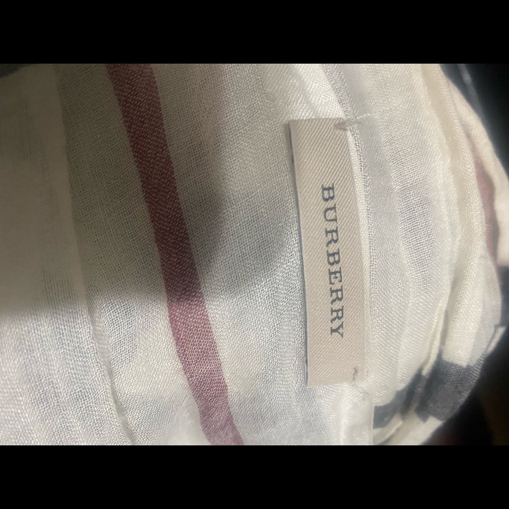 Burberry scarf used good condition